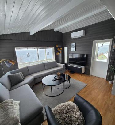 Lyngen House | Lyngenfjord view