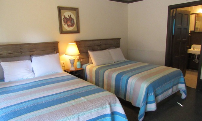 Almo House | Lynnhurst Resort Motel #6 - Dog Friendly - Jet ski Rentals on Site
