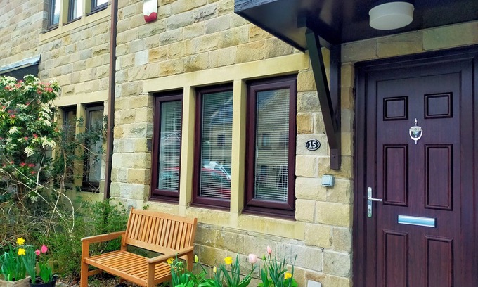 Wadsworth House | LYNTON HOUSE, family friendly, with a garden in Hebden Bridge