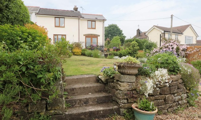 Drybrook Cottage | LYNTON HOUSE, family friendly, with a garden in Drybrook