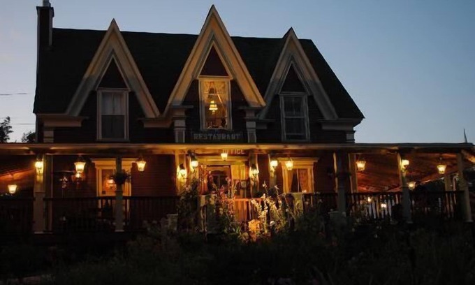 Baddeck Hotel | Lynwood Inn