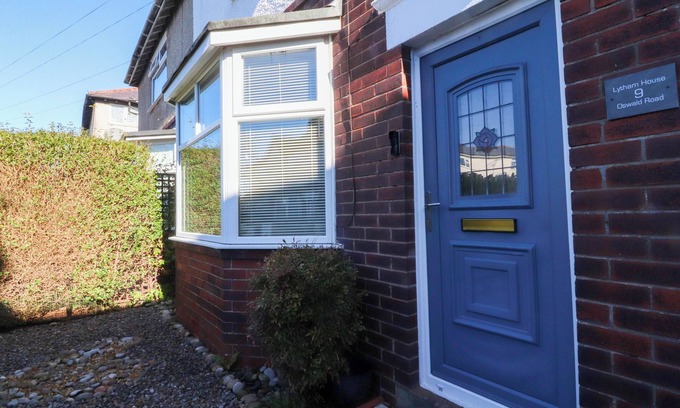 Lytham St. Anne's Cottage | LYTHAM HOUSE, pet friendly, with a garden in Lytham St. Annes