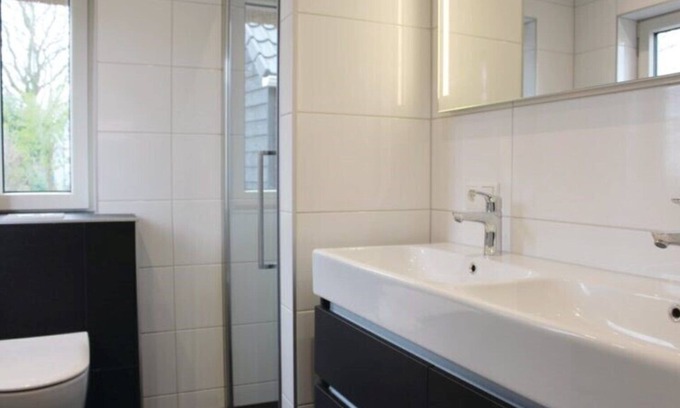 Idskenhuizen House | Lytse Lies 10 person child friendly water villa.