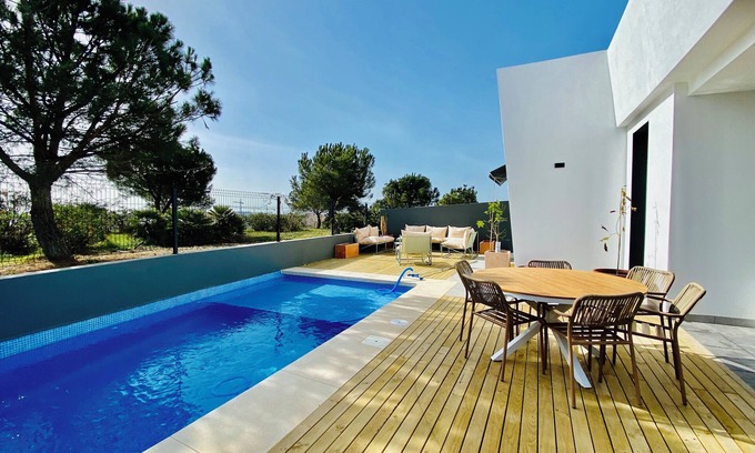 Torre del Mar Villa | Lyxigt Parhus Inrett för Högsta Möjliga Trivsel.privat Pool