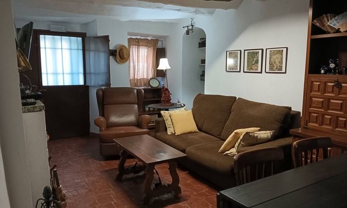 Cambil House | Mágina Dream Cambil, Casa Tradicional en Casco Antiguo, a 5 Minutos del Centro