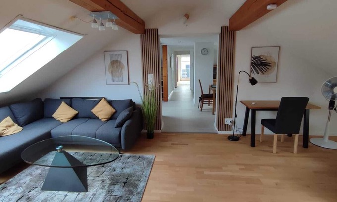 Hofheim in Unterfranken Apartment | Möbilierte Renovierte Ferienwohnung mit Balkon