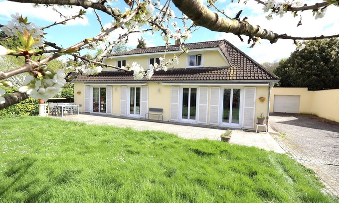 Croissy-Beaubourg House | M&A Spacious Country House for 11 Guests, Near Disneyland and Paris,with Parking