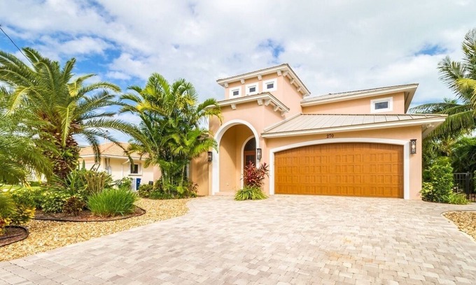 Coury House | M12 - Beautiful house in Key Colony offering 4 bedrooms, pool and dockage!