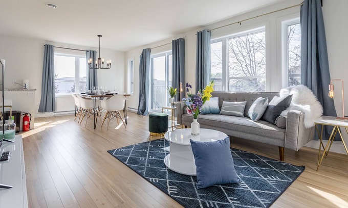 Longueuil House | M315@St-Lawrence River,MTL Airport
