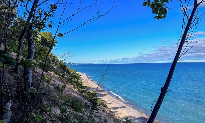 Grand Marais House | M77 cabin with additional bunkhouse & two car heated garage