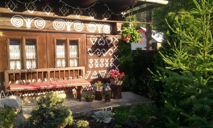 Cicmany House | Maľovaná drevenička v Čičmanoch