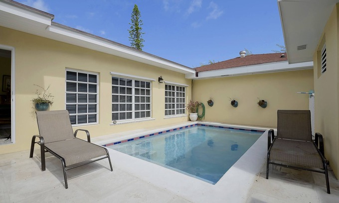 Paradise Island Villa | Ma's Hideaway paradise