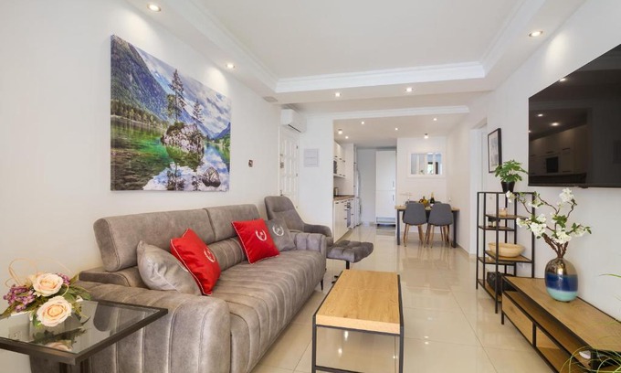 San Eugenio Apartment | MAapartmentsES Garden City