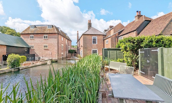 Wickham Cabin | Mabel Cottage, Wickham - a cottage that sleeps 3 guests in 2 bedrooms