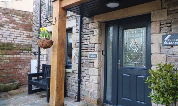 Kirkby Stephen Cottage | MACAW COTTAGES NO 4A, with a garden in Kirkby Stephen
