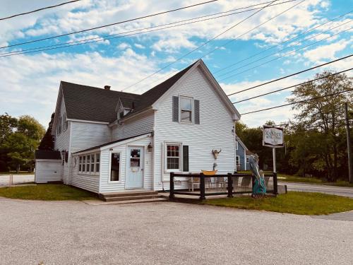 Shelburne Hotel | Mackenzie Motel & Cottages