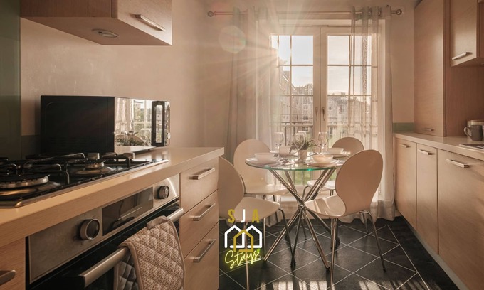 Westhill Apartment | Mackie Residence - 3 Bed Apartment with Parking