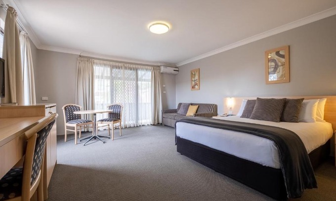Campbelltown Hotel | Maclin Lodge Motel