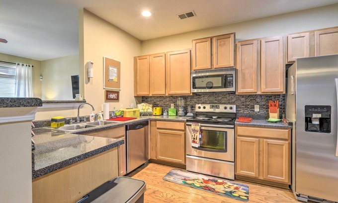 Macon House | Macon Townhome w/ Patio, 5 Miles to Downtown!