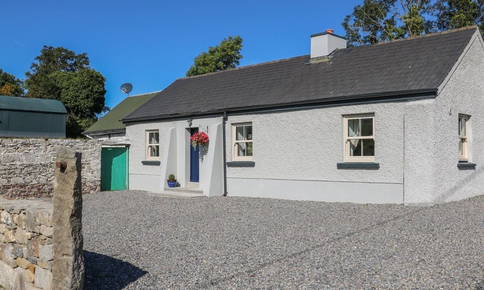 Macreddin Village Cottage | MACREDDIN ROCK HOLIDAY COTTAGE in Aughrim, County Wicklow