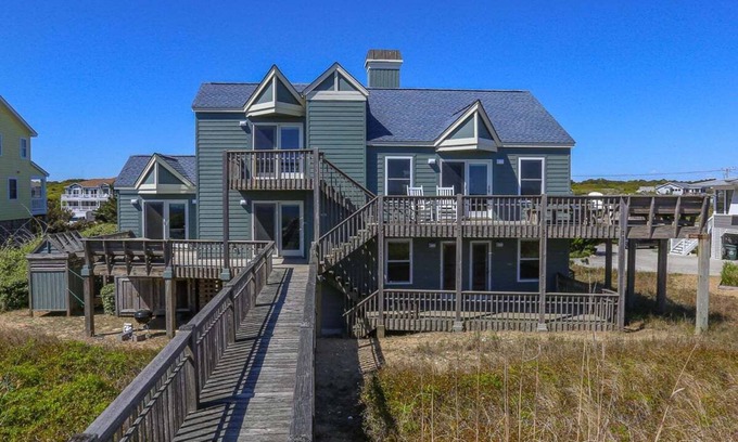 Colington House | MacWater Beach House - Classic 5 BR Oceanfront home in Southern Shores