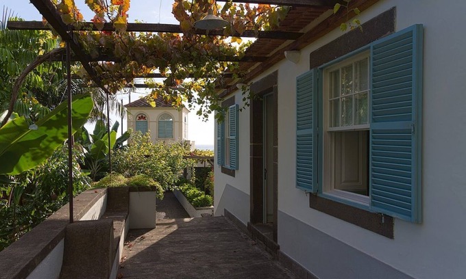 Ponta do Sol House | Madalena Do Mar: Ancient house by the sea, in a subtropical ambient