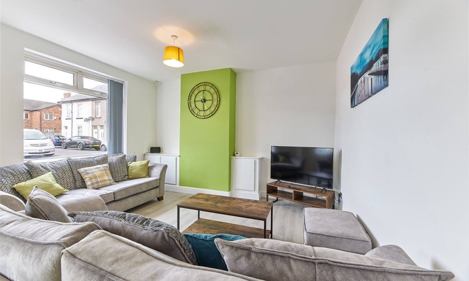 Blyth House | Maddison House, Beautifully renovated 5bed house