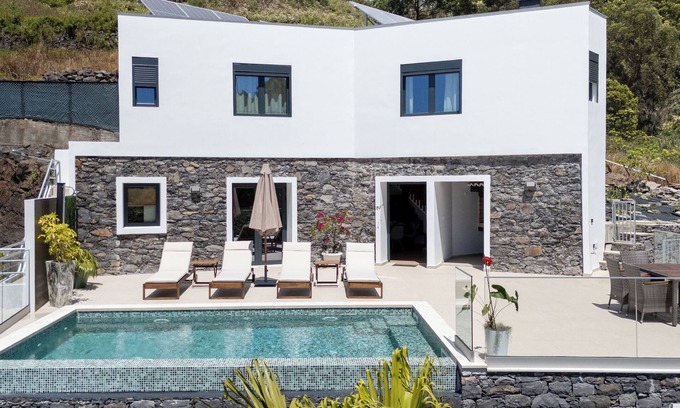 Campanario Cottage | Madeira Protea Retreat with Heated Pool and Private Workspace