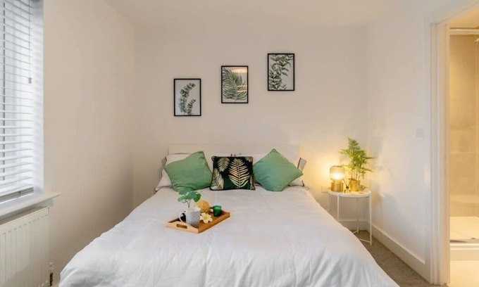 Reading House | MADEJSKI STADIUM-FREE PARKING-ROYAL BERK HOSPITAL