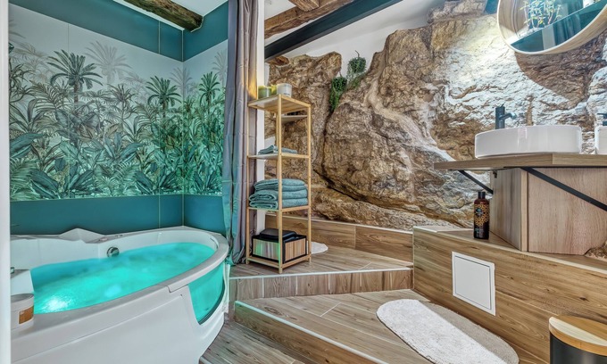 Annecy Old Town Apartment | Mademoiselle LOVE ROOM Annecy. Old town studio apartment