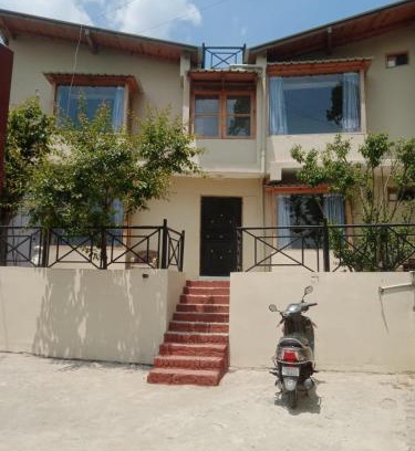 Mukteshwar House | Madhur Cottage Homestay