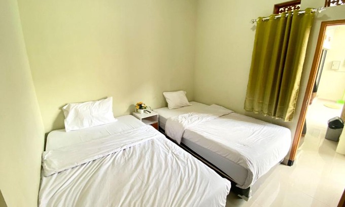 Banguntapan Hotel | Madina Guest House Syariah near Gembira Loka Zoo Yogyakarta Mitra RedDoorz