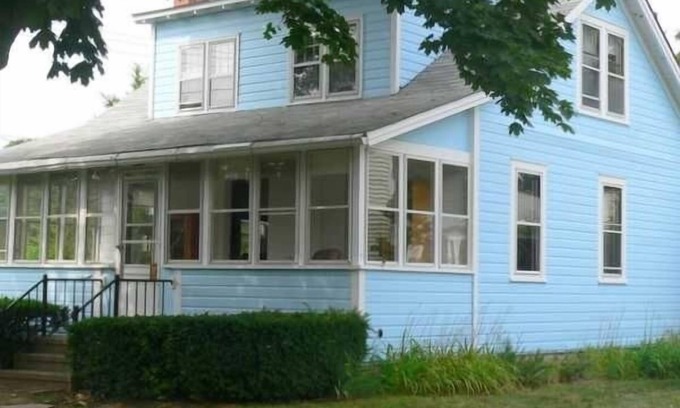 Madison House | Madison Beach House Just Steps To Private Beach On LI Sound At 7 Pent Rd