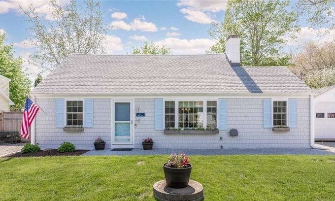 Madison House | Madison, CT - Coastal Modern House w/ Private Beach & Large Fenced in Backyard