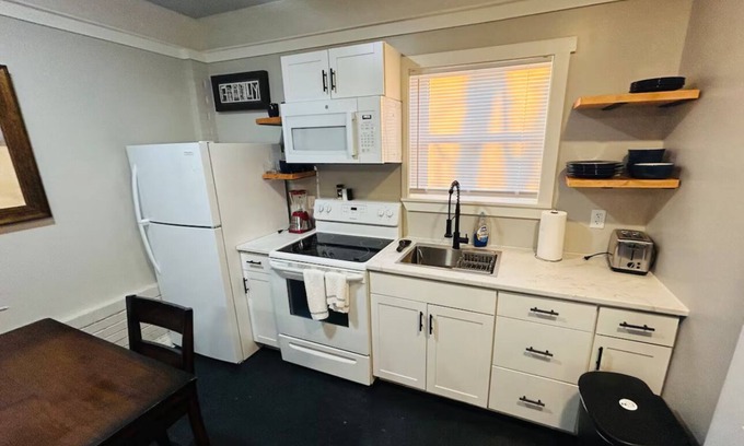 Goldsboro Apartment | Madison gate studio