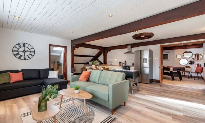 Cwm Frwd Oer House | Madison House - Converted Church 5 Bed Pontypool