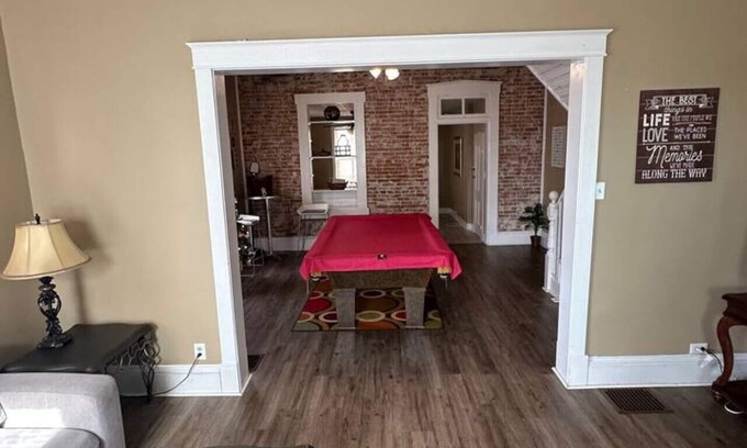 St. Charles Historic District House | Madison House 1 -Walk to Main St