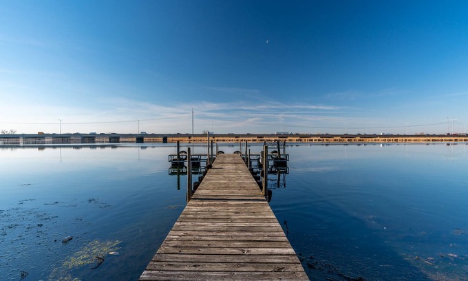 Monona House | Madison Lakefront Oasis in the Heart of Madison - Central, Minutes to Downtown!