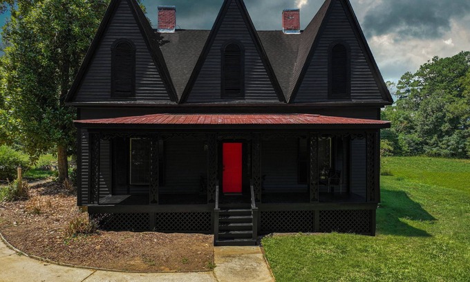 Danielsville House | Madison Manor. Stay if you dare!