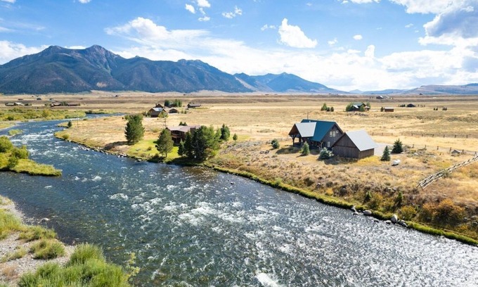 Cameron House | Madison River Retreat