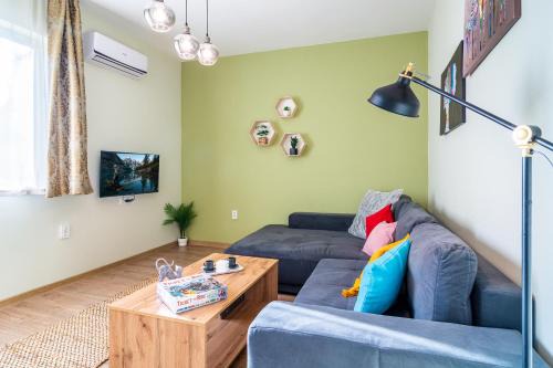 Oborishte Apartment | Madrid 2BDR w Free Parking near Metro, Serdika Mall