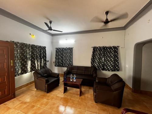 Madurai House | Madura Homestay - Gorgeous Home with 2BHK 5 minutes from NH44