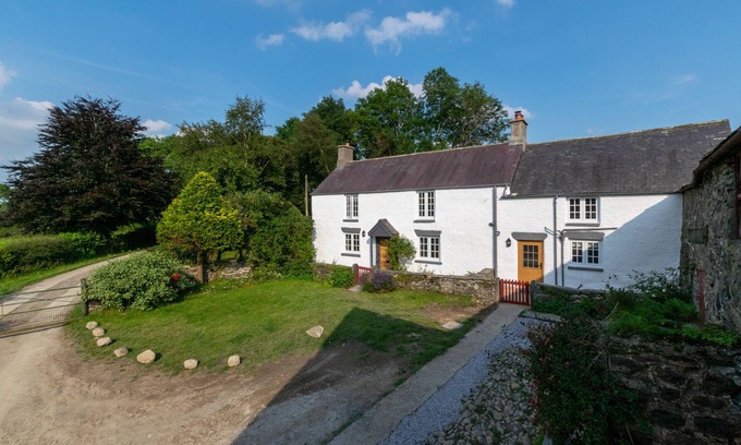 Corwen House | Maerdy Uchaf - Four Bedroom House, Sleeps 8
