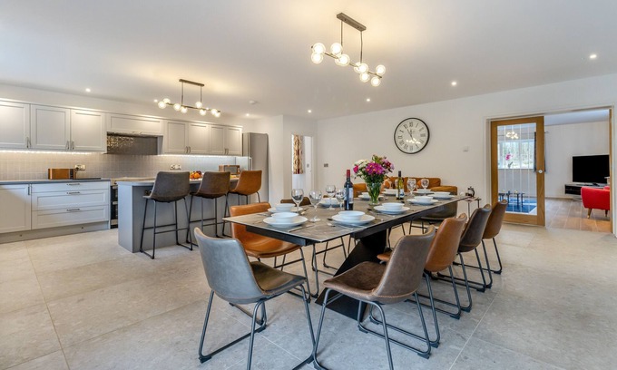 Glandyfi House | Maes Y Barcud - Five Bedroom House, Sleeps 9