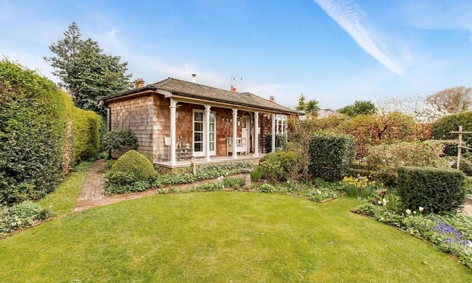 Benenden Cottage | Mafeking by inspirestays-com - a cottage that sleeps 6 guests in 3 bedrooms
