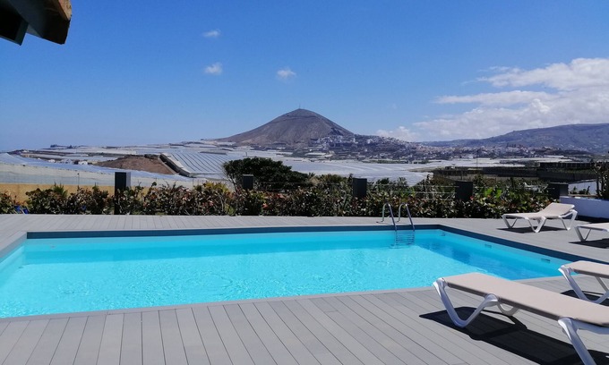 Galdar Villa | Magnificent Villa with private pool on land of 16. 000m2.