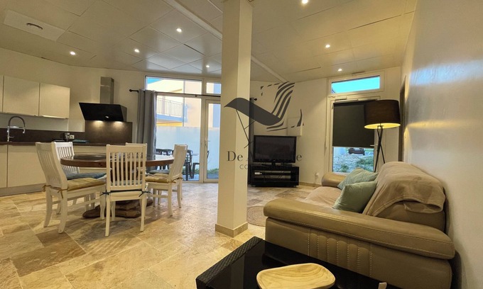 Quartier du Stade Apartment | Magaly - Apartment located a stone's throw from the beach