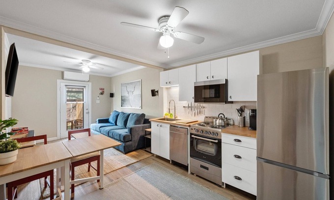 Fort Worth House | Magazine-Worthy Cowtown Bungalow. Pet-Friendly!