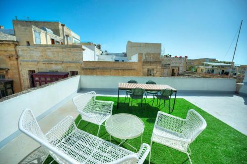 Valletta House | Magestic palazzo, jacuzzi on roof terrace GOVAL-3
