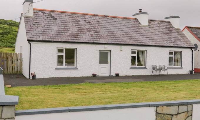 Ardara Cottage | MAGHERA CAVES COTTAGE, family friendly in Ardara, County Donegal